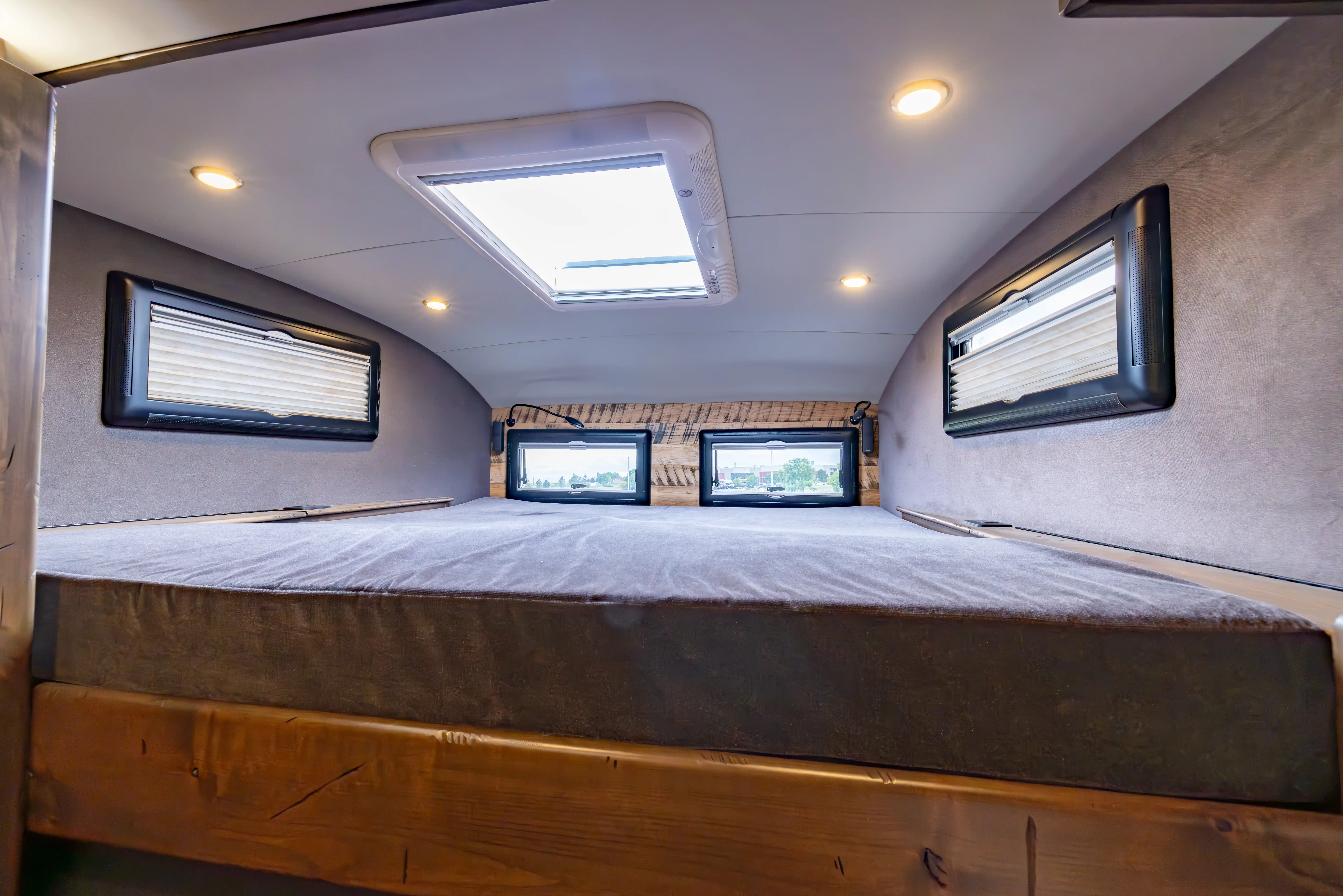 pre-roamed-earthroamer-hd-001-for-sale-21