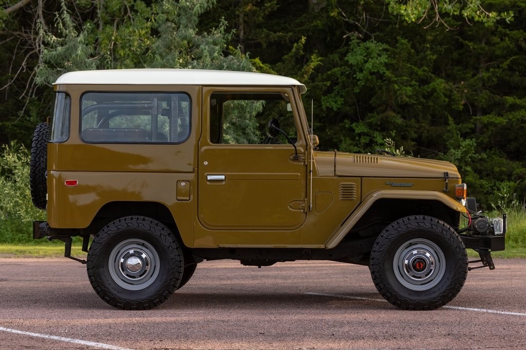 restored-1976-toyota-fj40 (108)