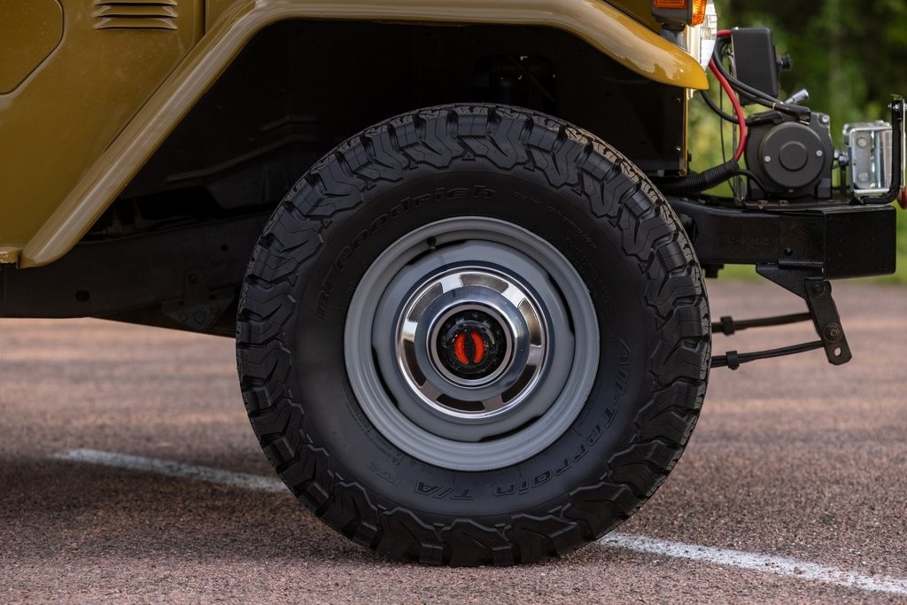 restored-1976-toyota-fj40 (111)