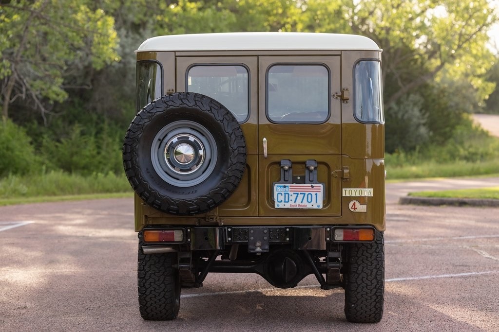 restored-1976-toyota-fj40 (114)