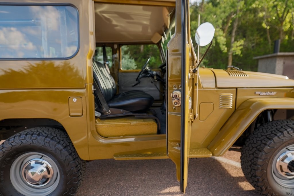 restored-1976-toyota-fj40 (12)