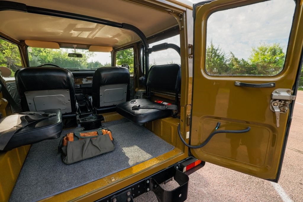 restored-1976-toyota-fj40 (137)