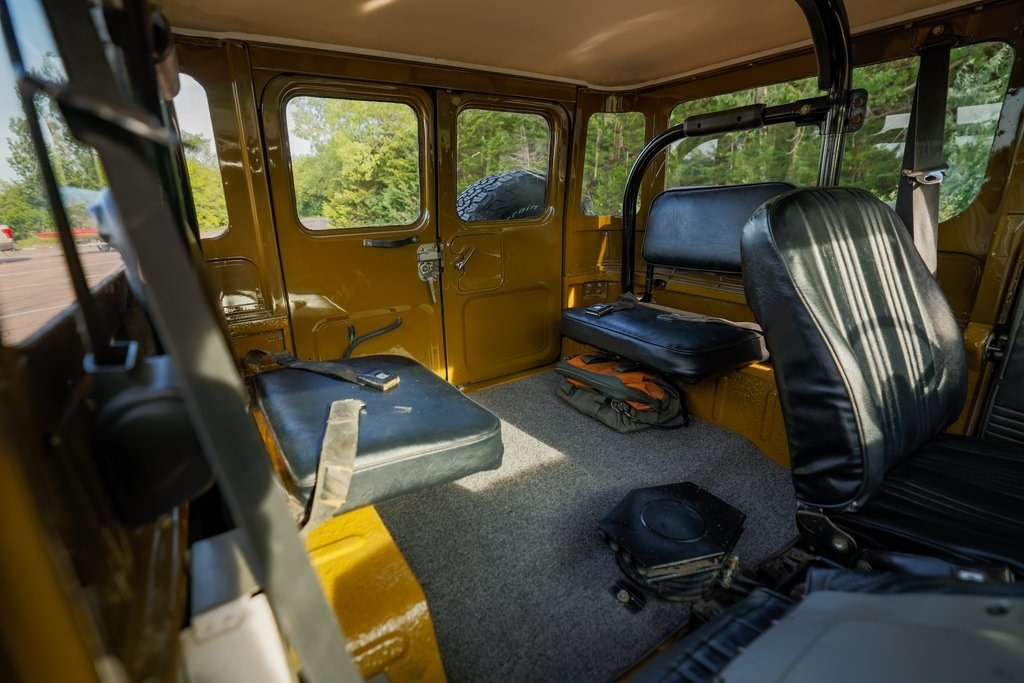 restored-1976-toyota-fj40 (14)