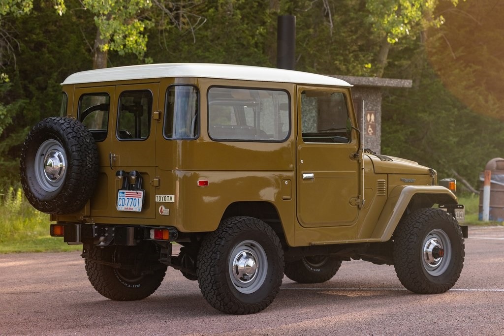 restored-1976-toyota-fj40 (141)