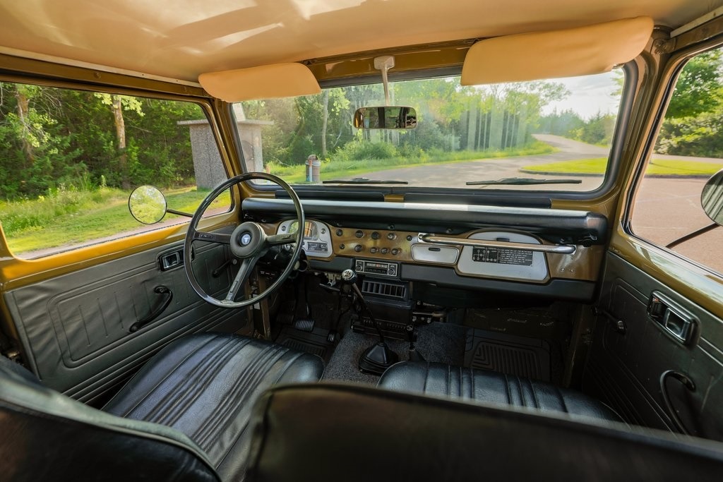 restored-1976-toyota-fj40 (144)