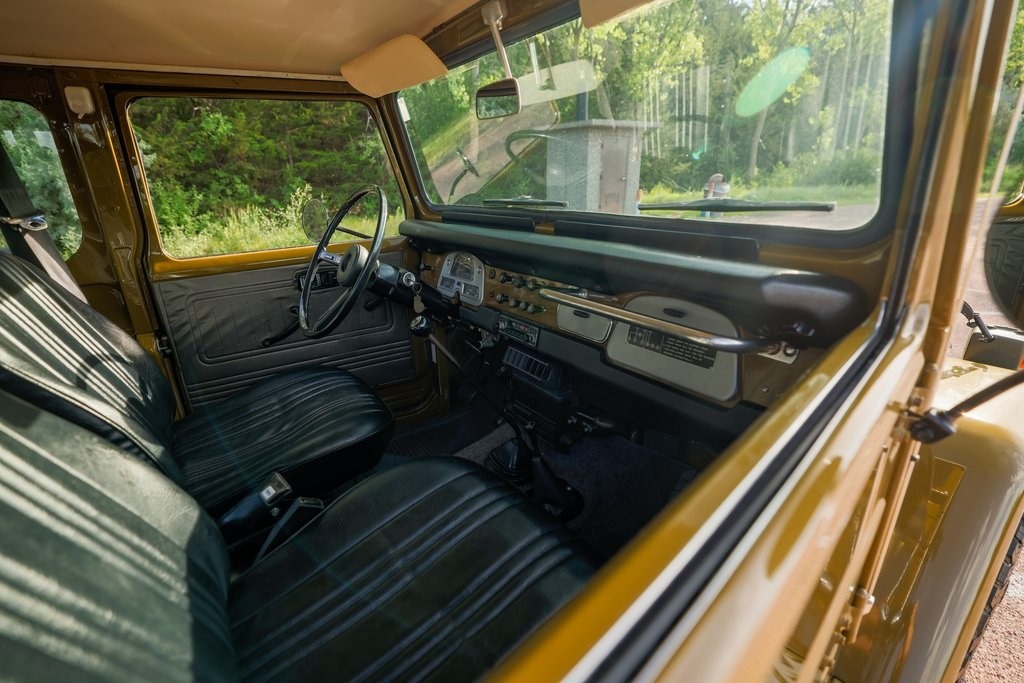 restored-1976-toyota-fj40 (18)