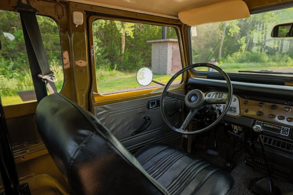 restored-1976-toyota-fj40 (2)