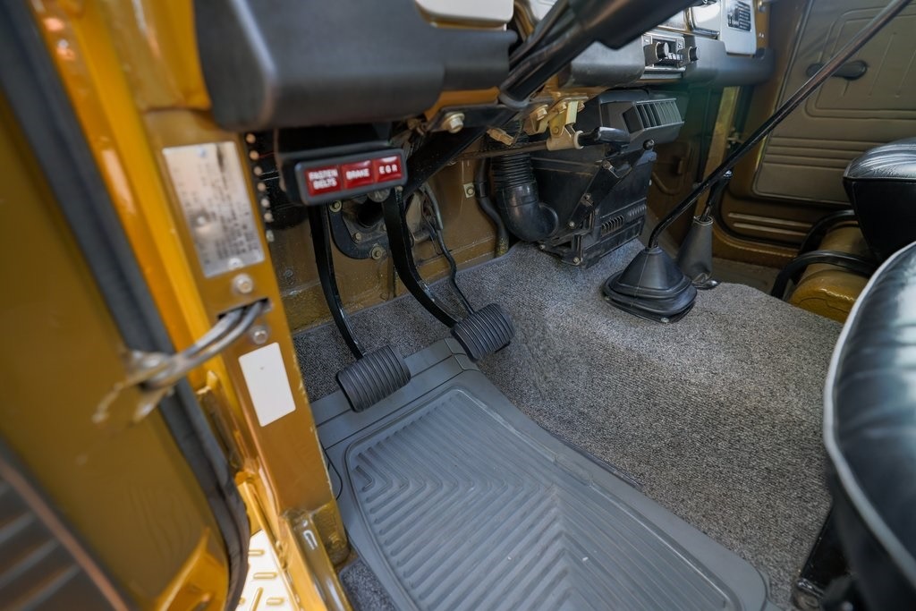 restored-1976-toyota-fj40 (32)