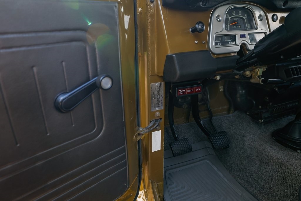 restored-1976-toyota-fj40 (35)
