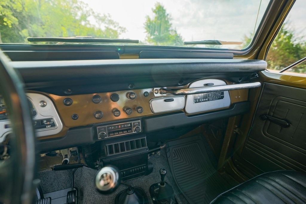 restored-1976-toyota-fj40 (41)