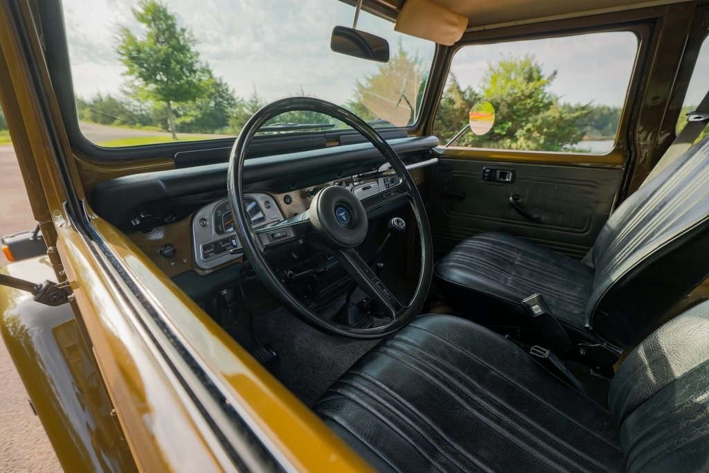 restored-1976-toyota-fj40 (45)