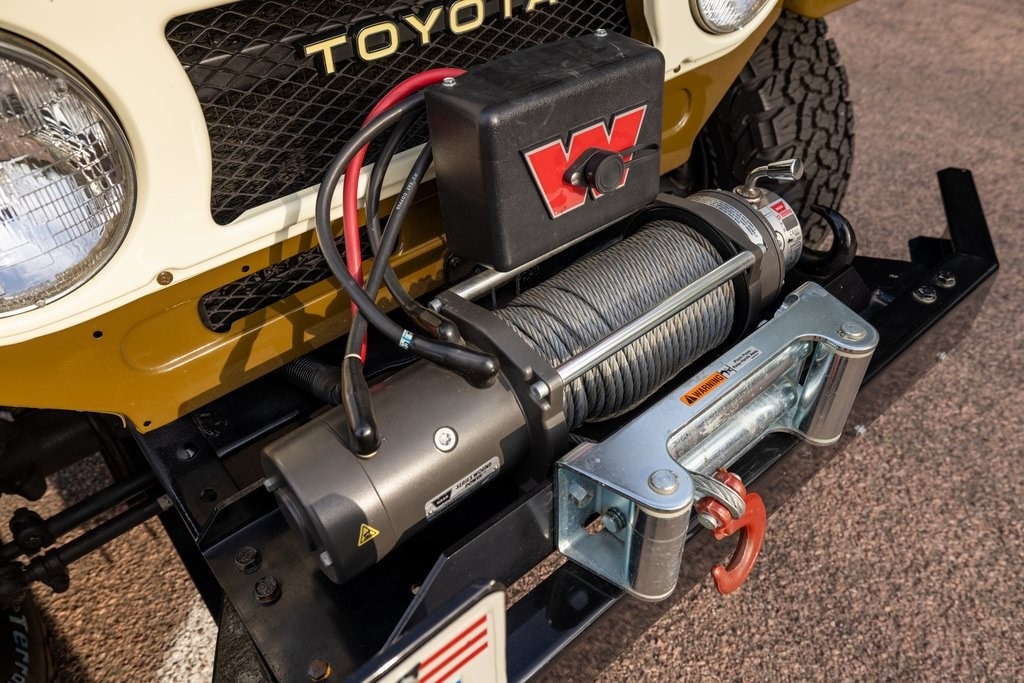 restored-1976-toyota-fj40 (48)