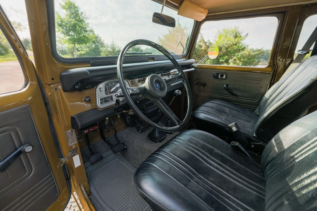 restored-1976-toyota-fj40 (51)