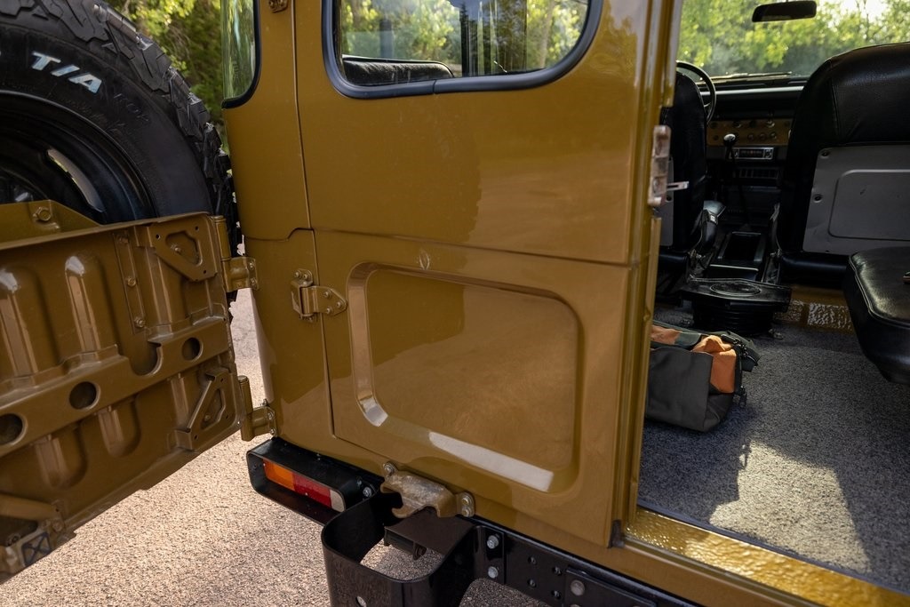 restored-1976-toyota-fj40 (61)