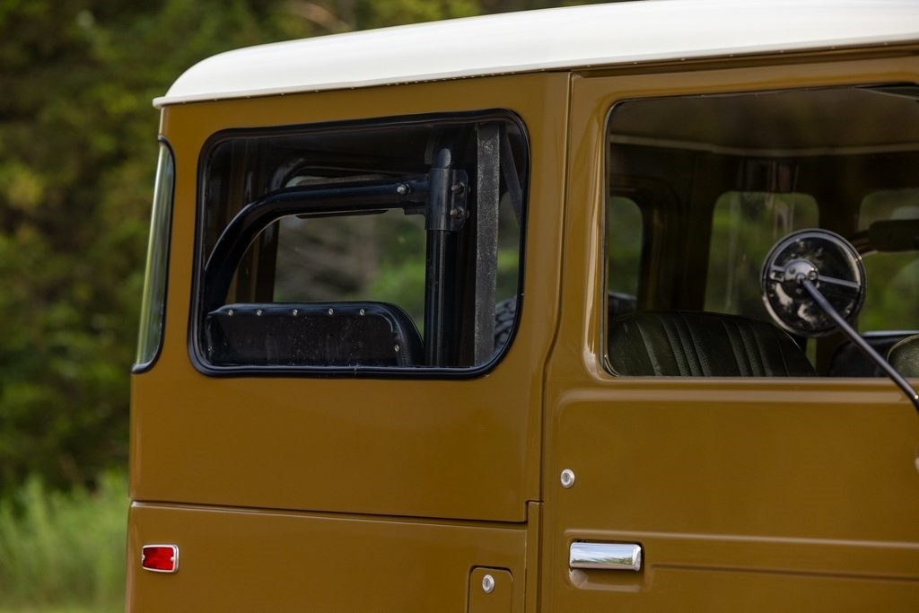 restored-1976-toyota-fj40 (67)