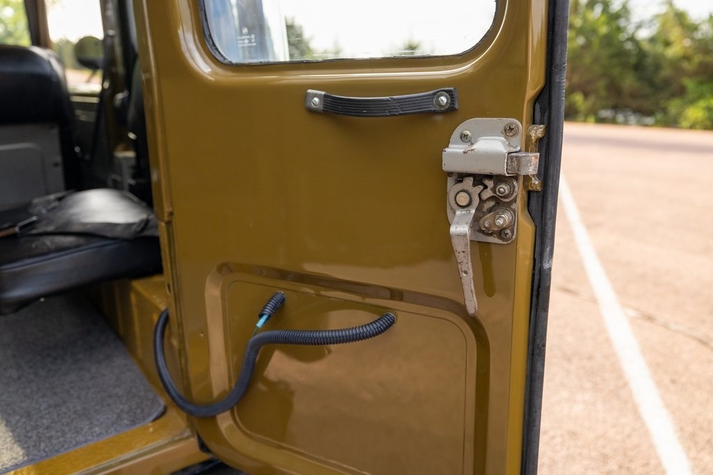 restored-1976-toyota-fj40 (69)