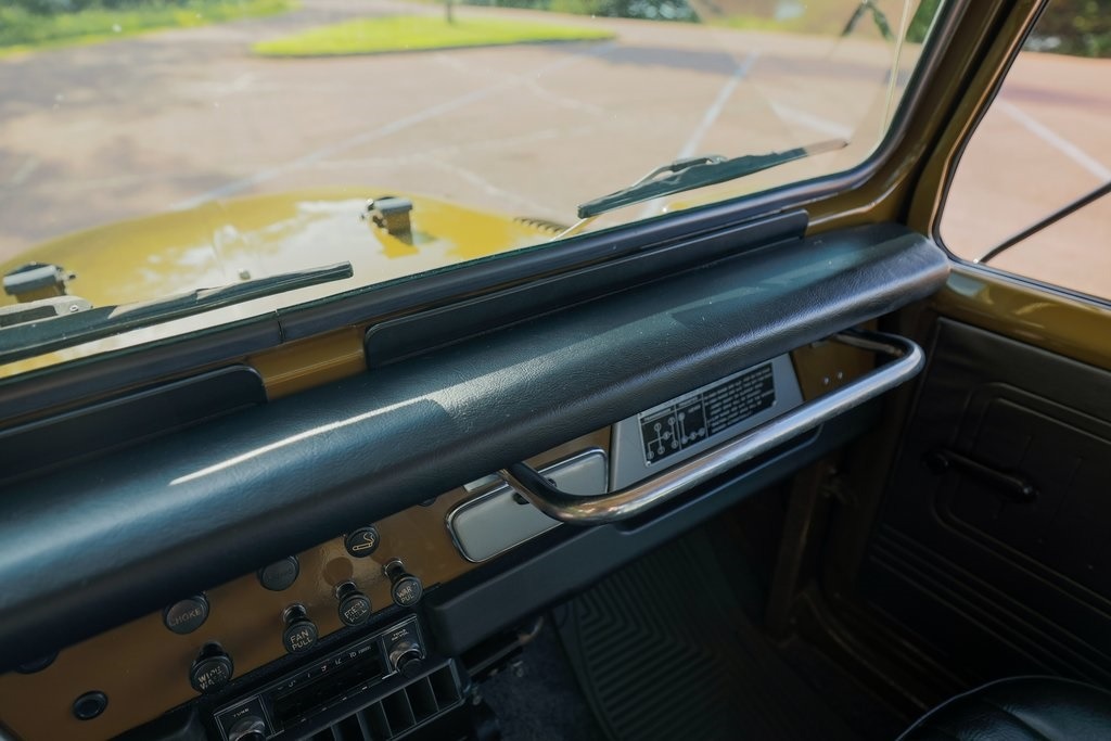 restored-1976-toyota-fj40 (9)