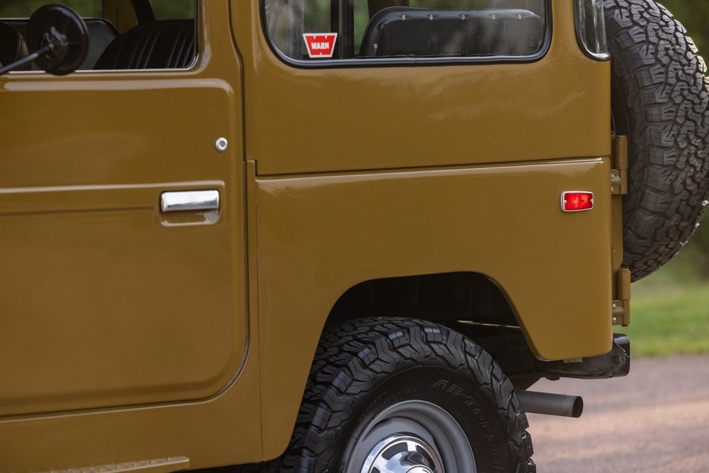 restored-1976-toyota-fj40 (94)