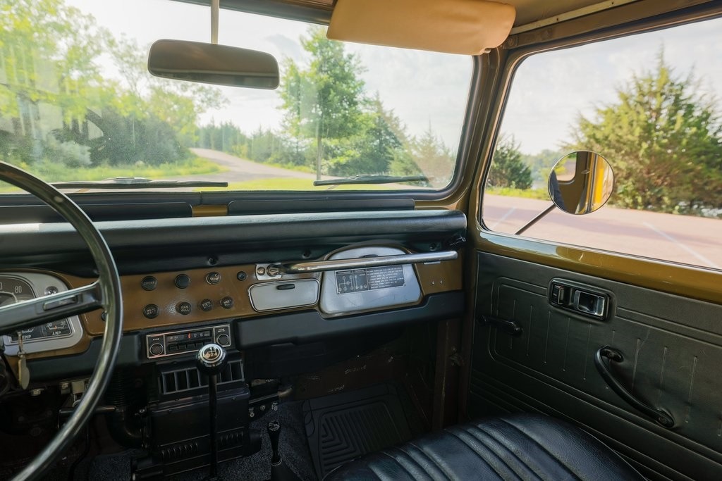 restored-1976-toyota-fj40