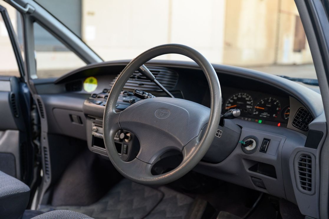 toyota-estima-lucida-for-sale (28)