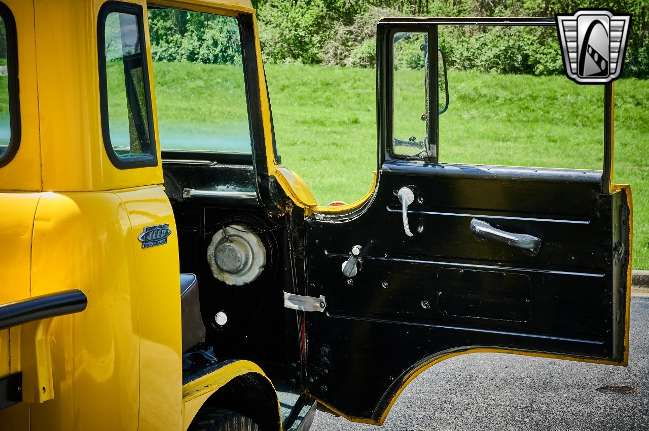 1960-jeep-fc150-tow-truck (39)