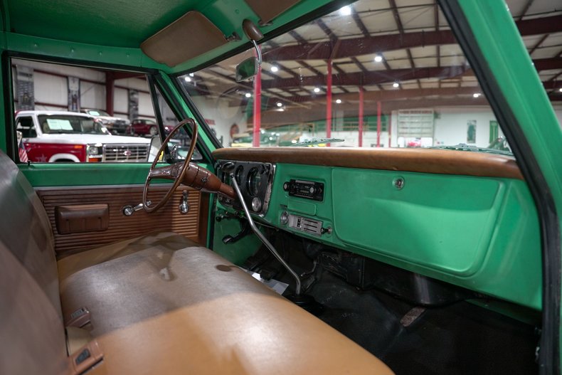 1969-chevrolet-suburban-c-10 (15)