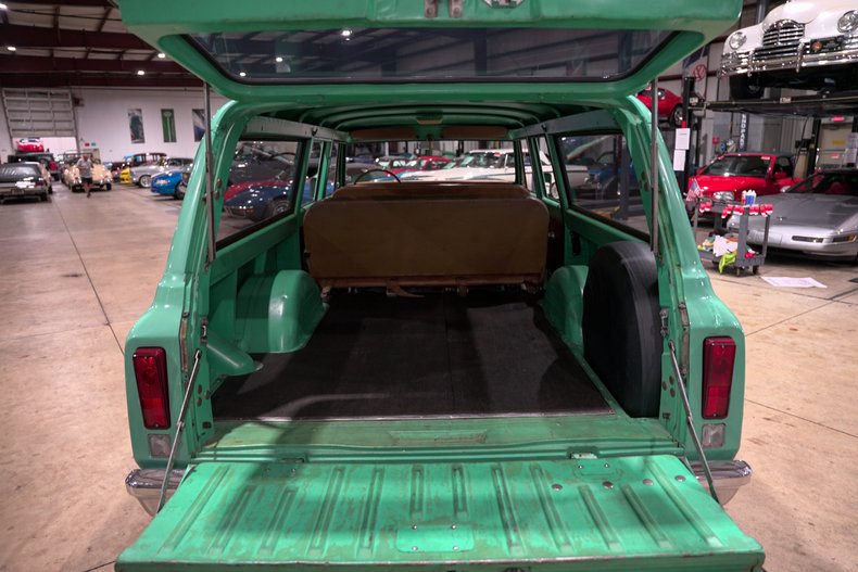 1969-chevrolet-suburban-c-10 (21)