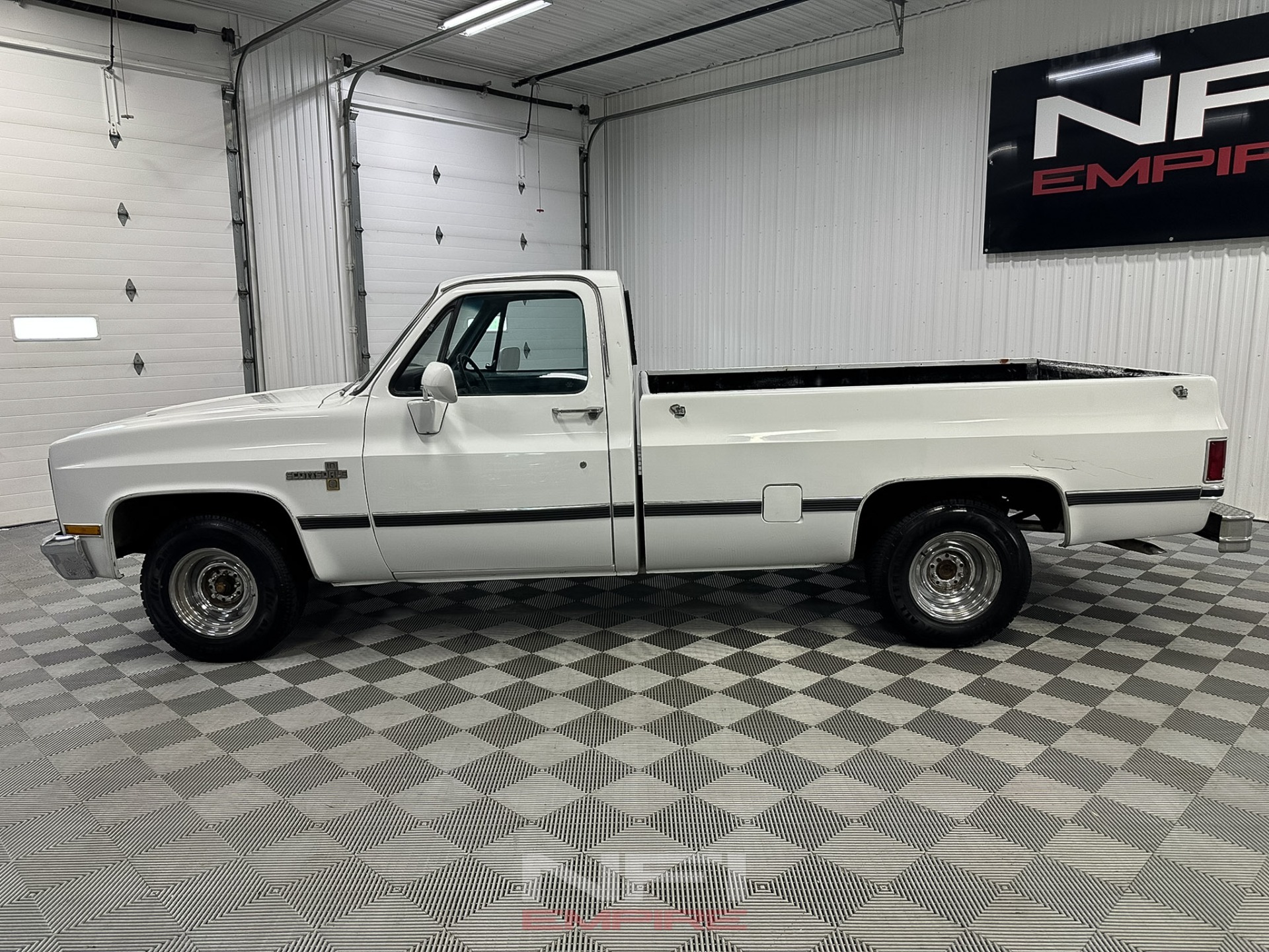 1981-chevy-c10-scottsdale (43)