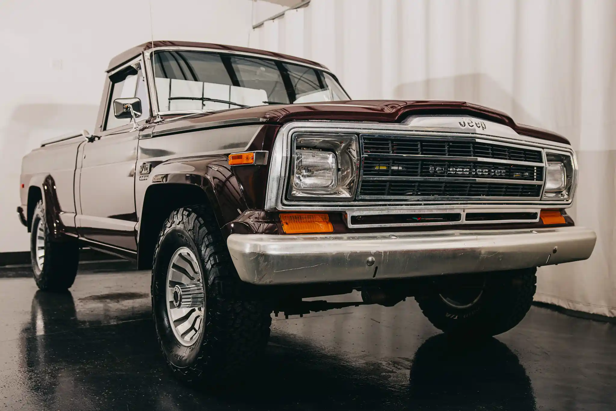 1981-jeep-j10-restored-for-sale-01