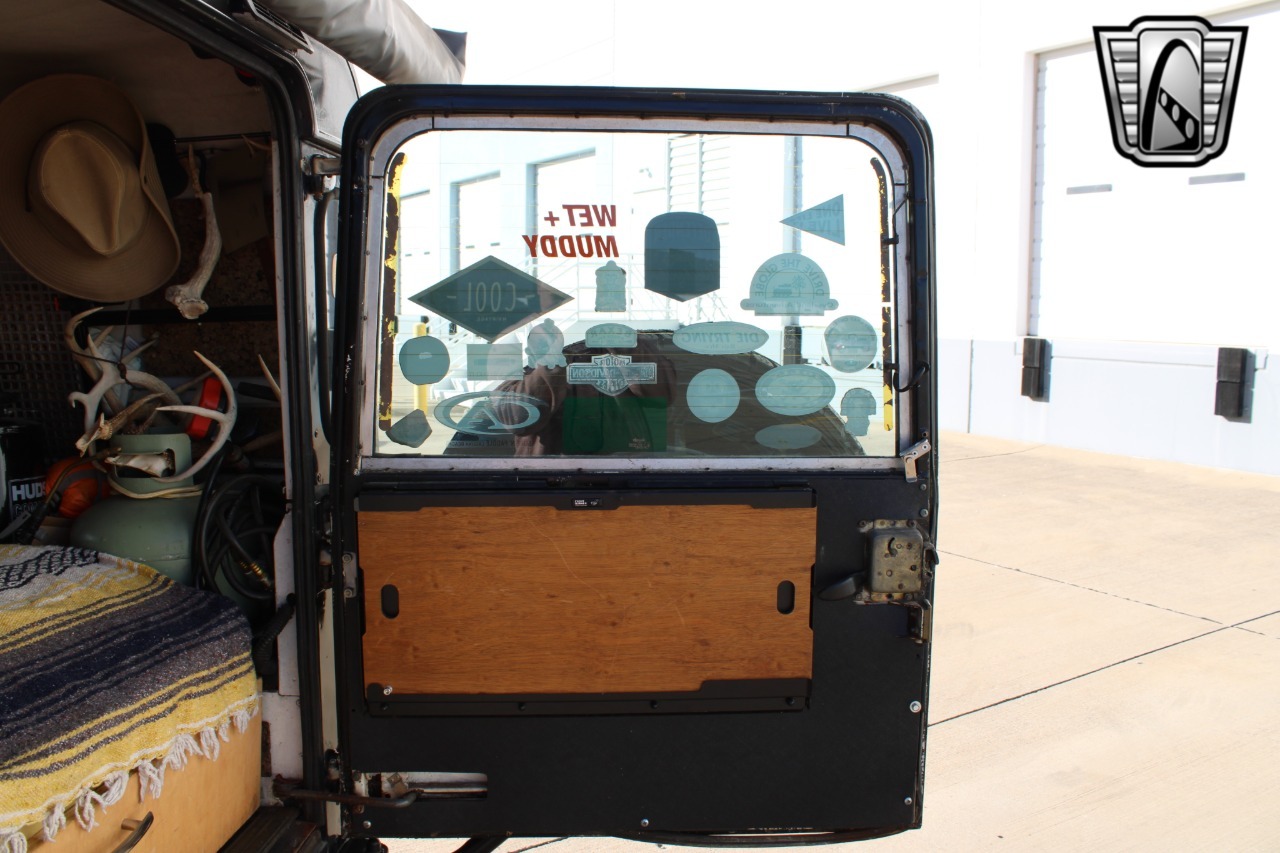 1988-land-rover-defender-110-adventure-truck (111)