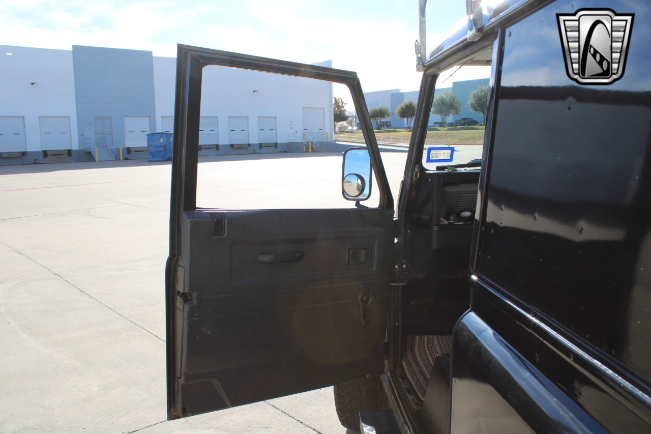 1988-land-rover-defender-110-adventure-truck (29)