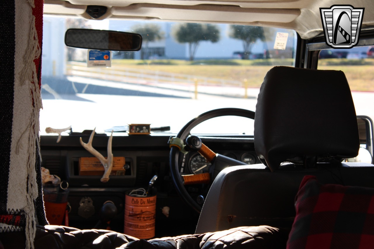 1988-land-rover-defender-110-adventure-truck (33)
