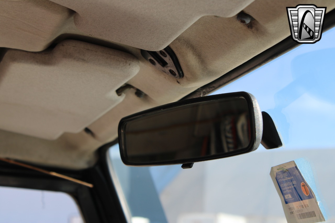1988-land-rover-defender-110-adventure-truck (37)