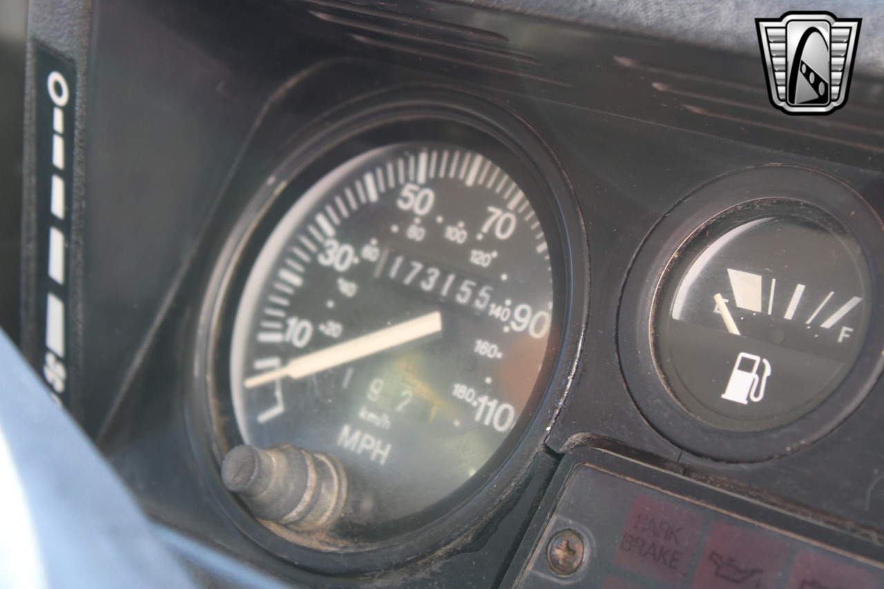 1988-land-rover-defender-110-adventure-truck (38)