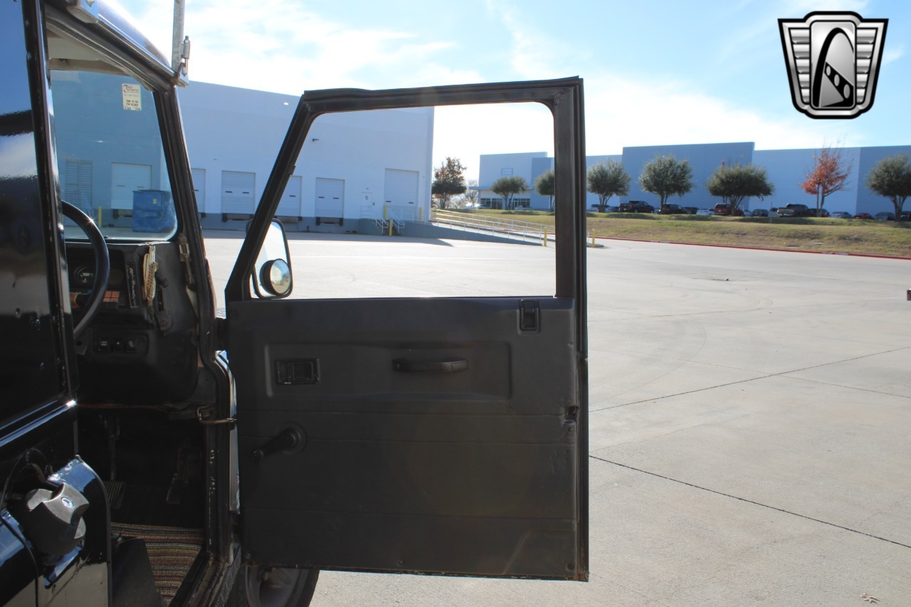 1988-land-rover-defender-110-adventure-truck (39)