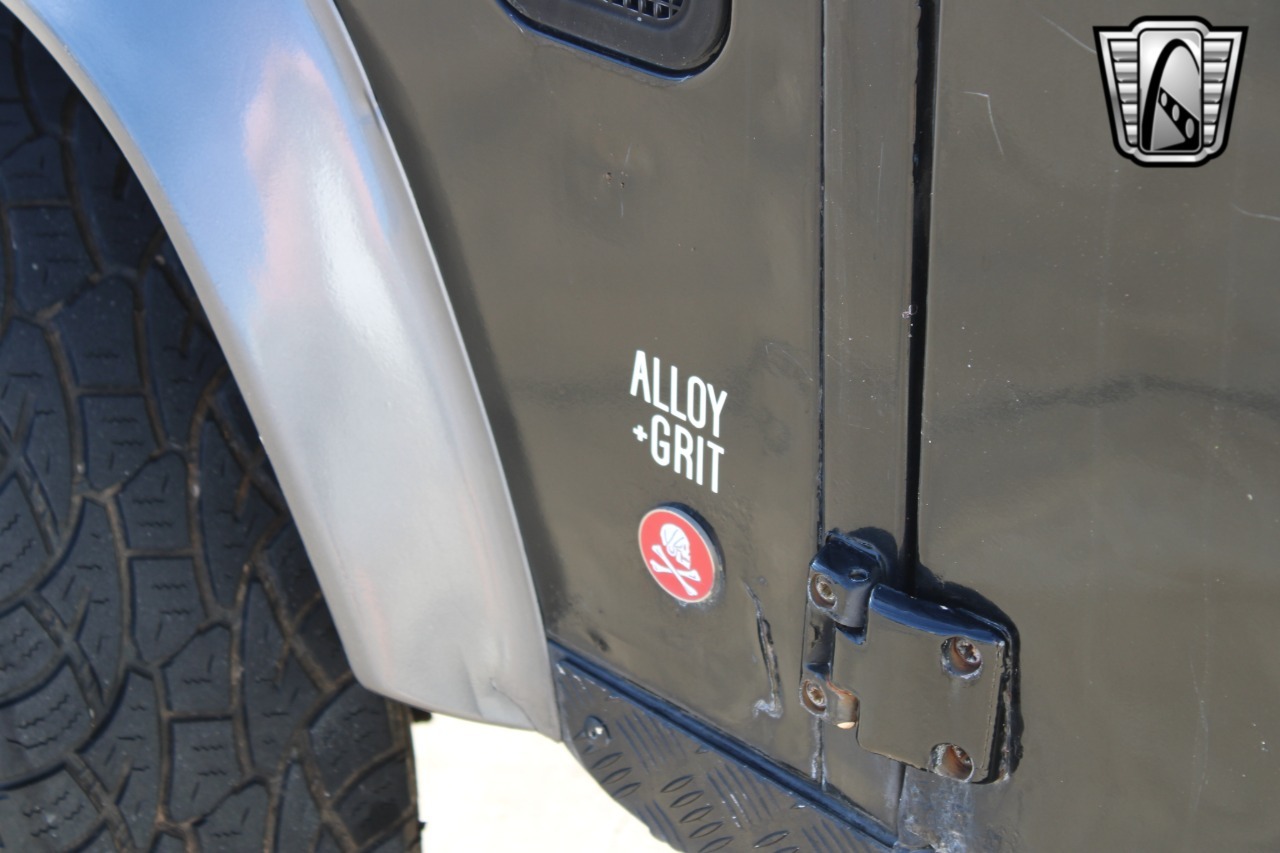 1988-land-rover-defender-110-adventure-truck (57)