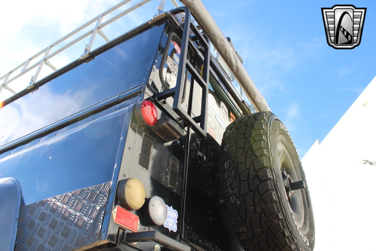 1988-land-rover-defender-110-adventure-truck (59)