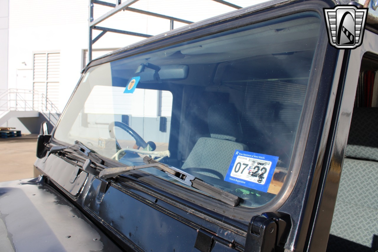 1988-land-rover-defender-110-adventure-truck (74)