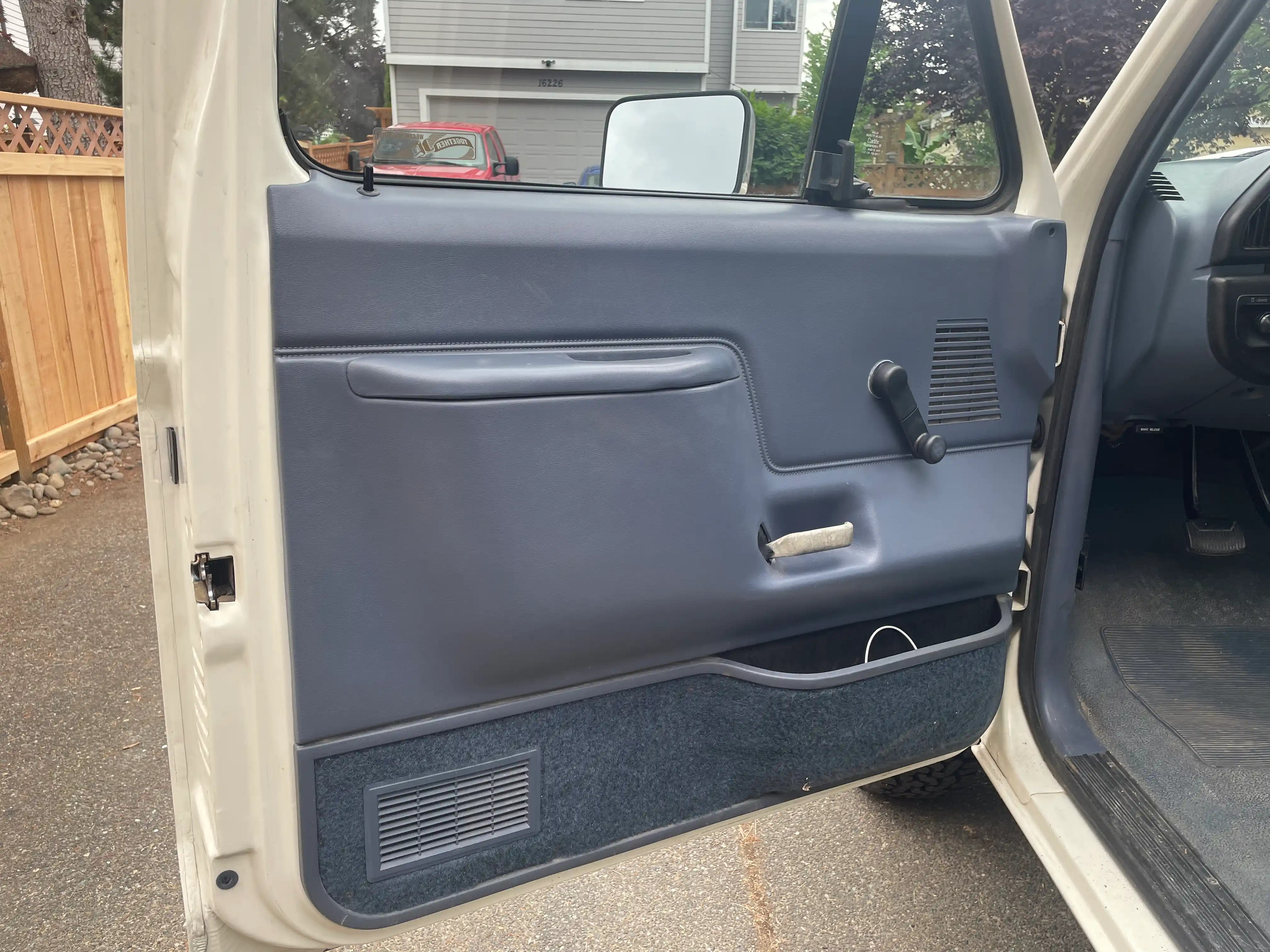 1989-Ford-F150-Custom-5.0-4x4-4-Speed-For-Sale-32