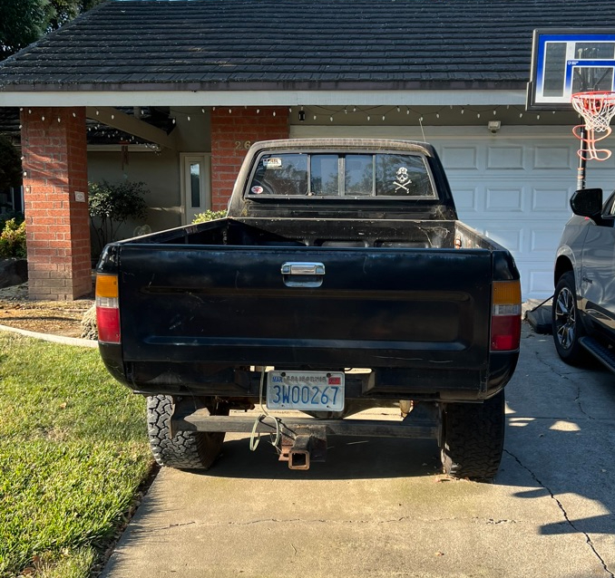 1989-Toyota-Pickup-for-sale-02