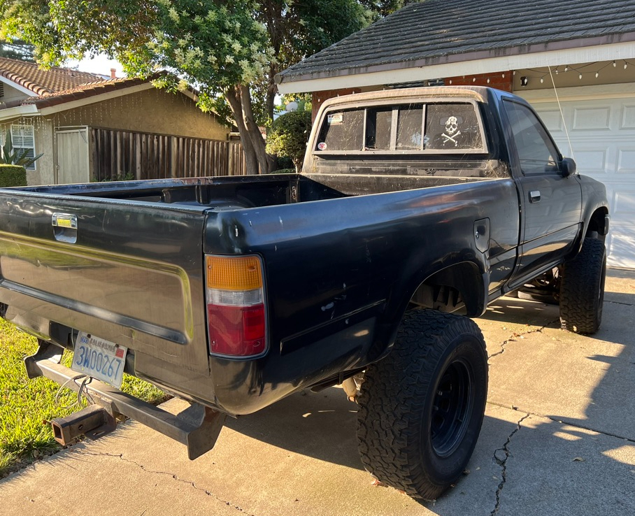1989-Toyota-Pickup-for-sale-03