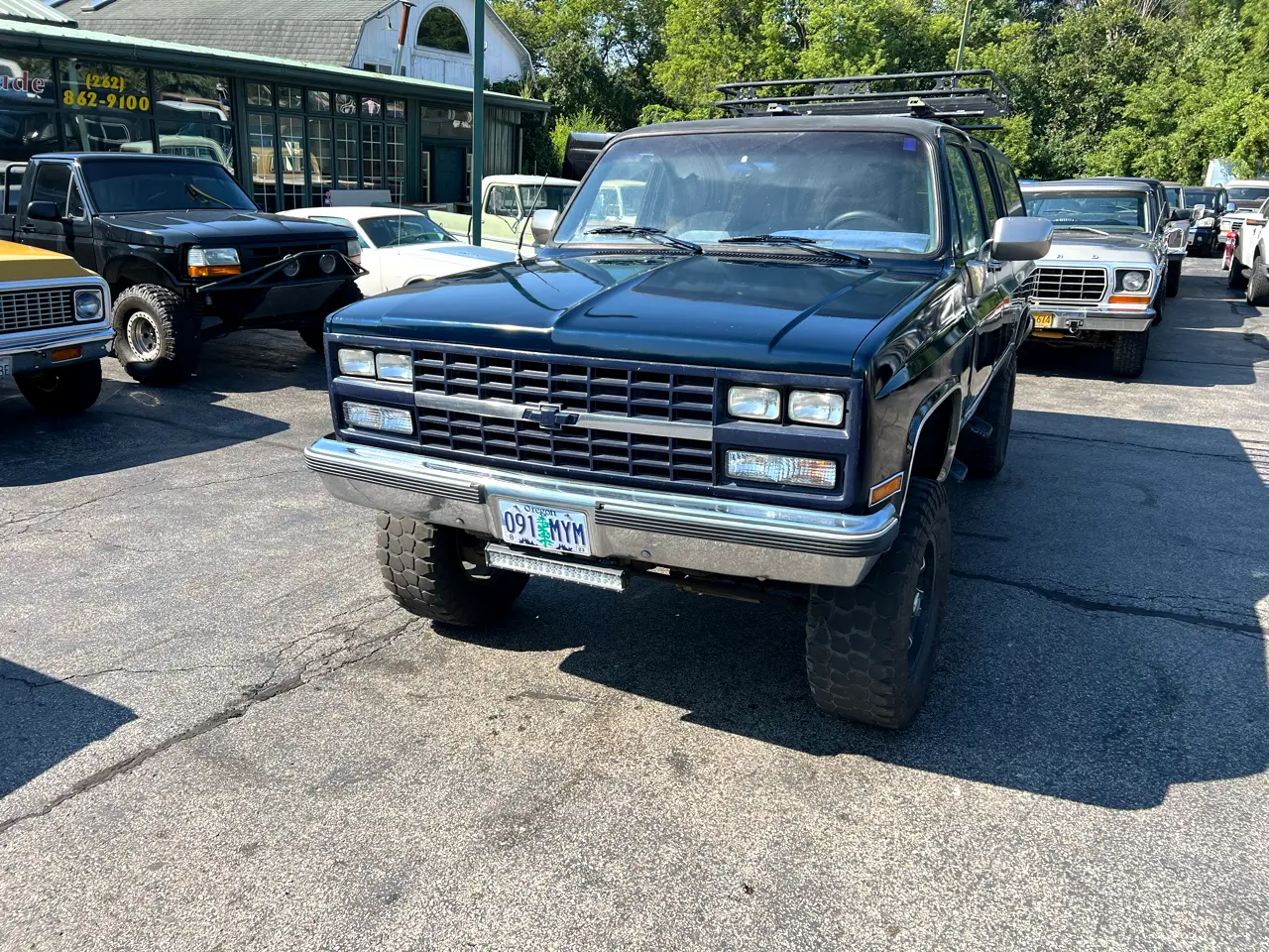 1989-chevrolet-suburban-2500-4x4-for-sale-01
