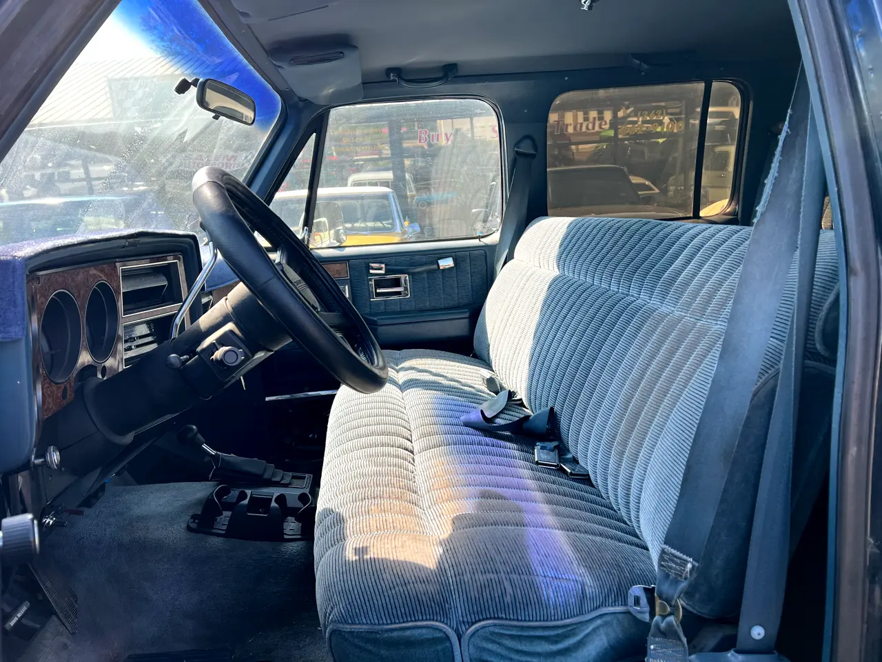 1989-chevrolet-suburban-2500-4x4-for-sale-05
