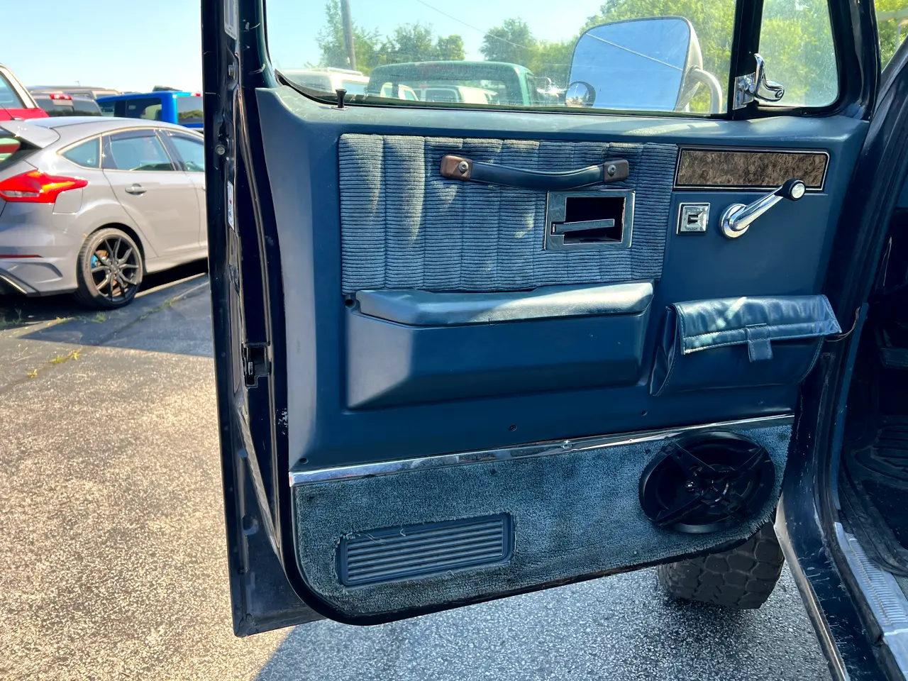 1989-chevrolet-suburban-2500-4x4-for-sale-07