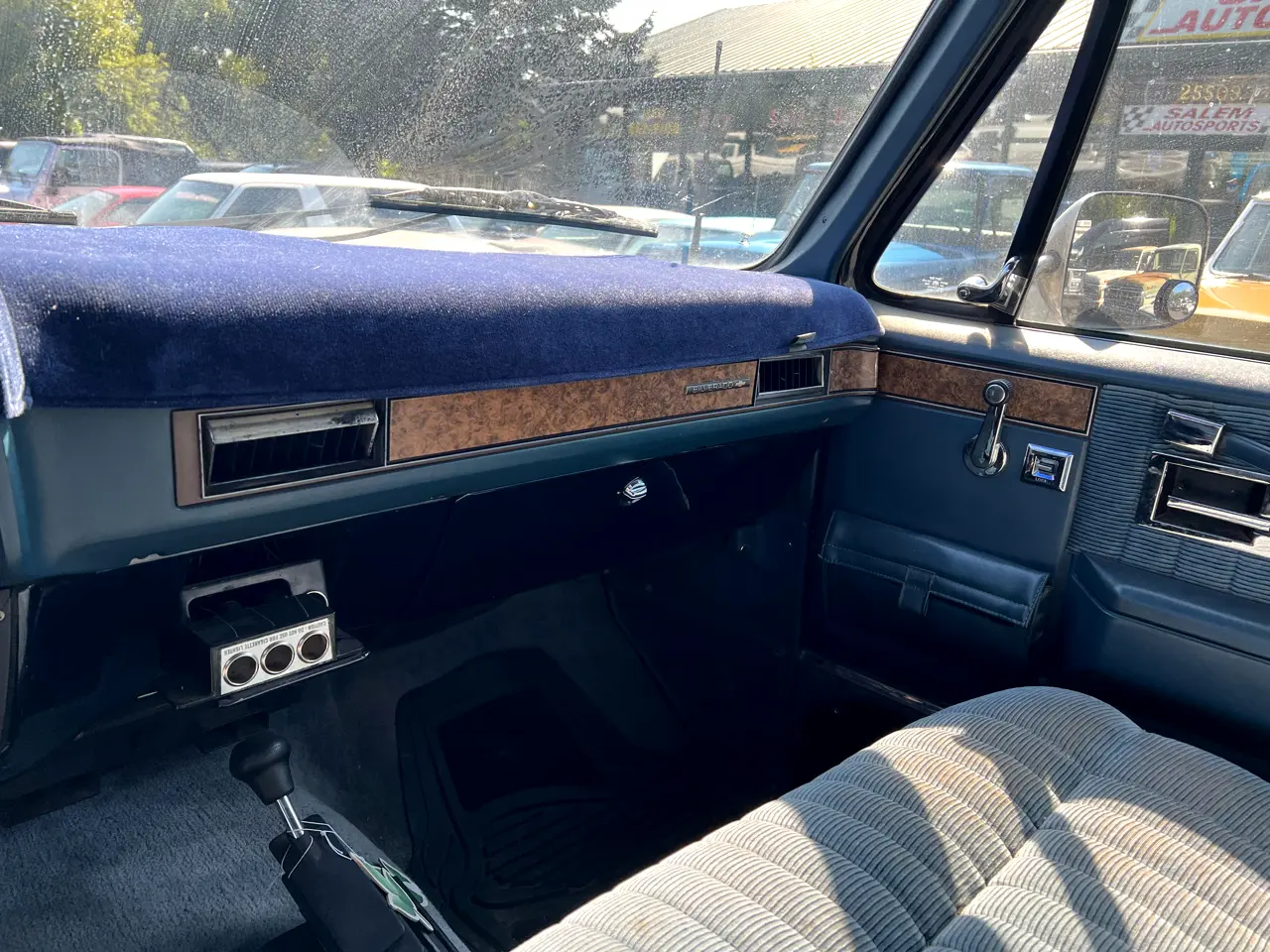 1989-chevrolet-suburban-2500-4x4-for-sale-08
