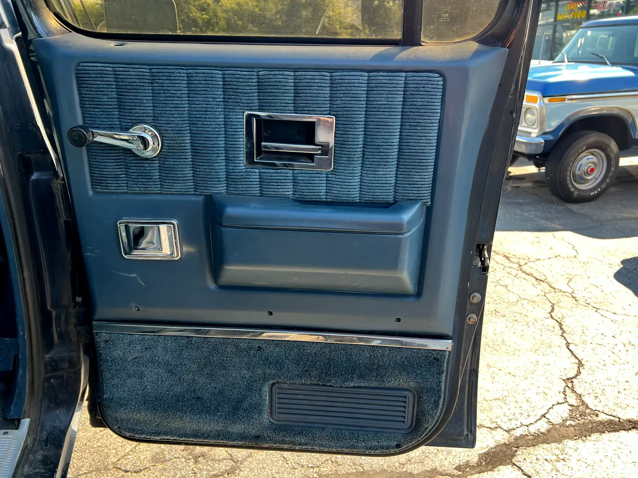 1989-chevrolet-suburban-2500-4x4-for-sale-17