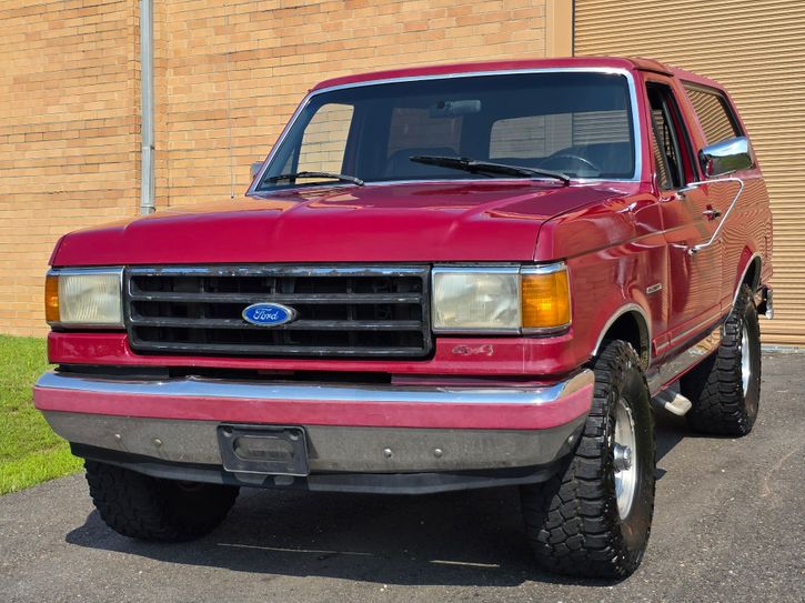1991-ford-bronco-silver-anniversary-for-sale-01