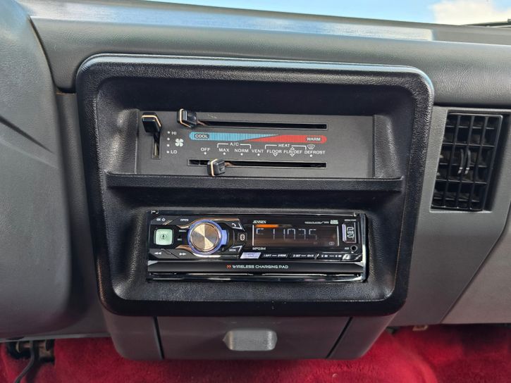 1991-ford-bronco-silver-anniversary-for-sale-16