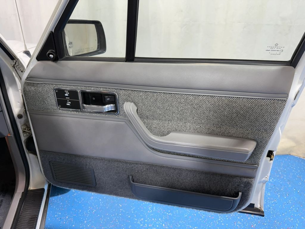 1991-jeep-cherokee-xj (38)