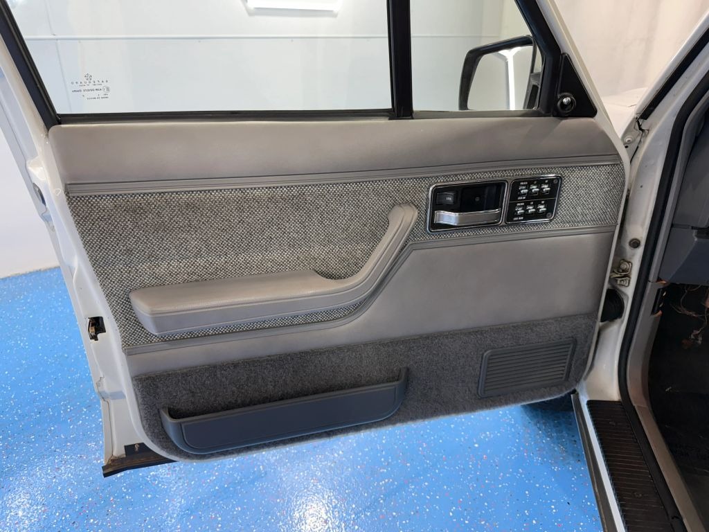 1991-jeep-cherokee-xj (39)